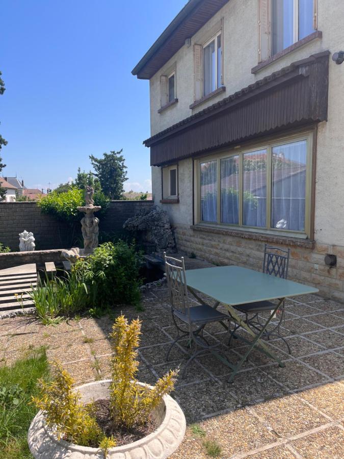 Maison Spacieuse Et Acces Independant Au Centre-Ville De Tournus Kültér fotó